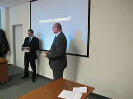 Gen riaditeľ R.Szabó a dekan FCHPT J.Šajbidor po podpise listín